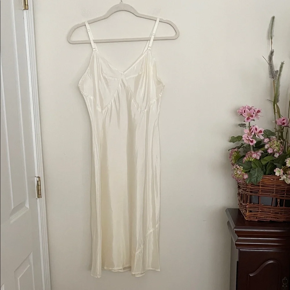 Vintage Cream Taffeta Full Slip - Bias Cut Chemise - Picture 2 of 10